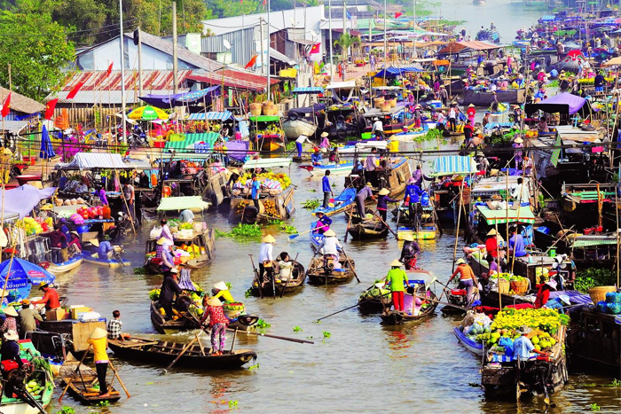 Visit Cai Be floating market