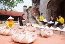 Chuông for conical hats village