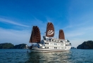 Kayaking in Halong Bay 