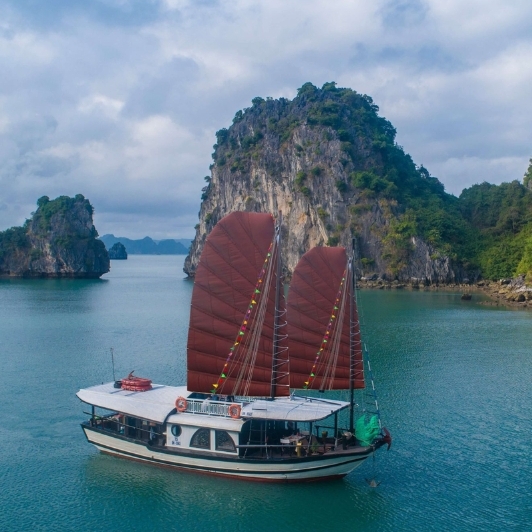 L'Amour Private Cruise In Bai Tu Long Bay