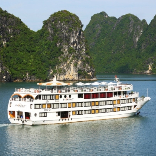 Starlight Cruise Boat In Halong Bay 