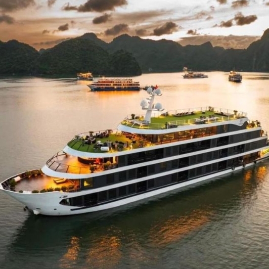 Venus Cruise Through Halong Bay - Lan Ha Bay 