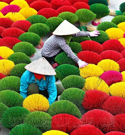 Visit Chuôn Ngọ village, Quang Phu Cau village, Bat Trang pottery
