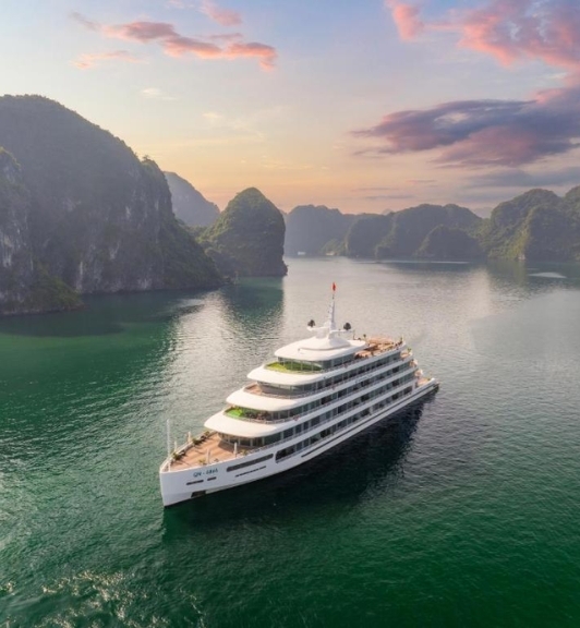 Catherine Cruise Boat In Halong Bay 