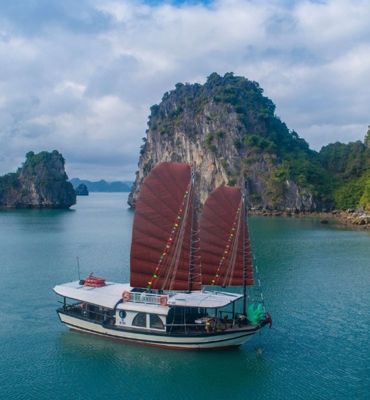 L'Amour Private Cruise In Bai Tu Long Bay