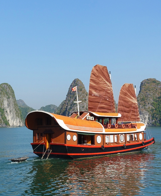 Lan Ha Bay cruise (near Cat Ba island) of Mr.Casagrande