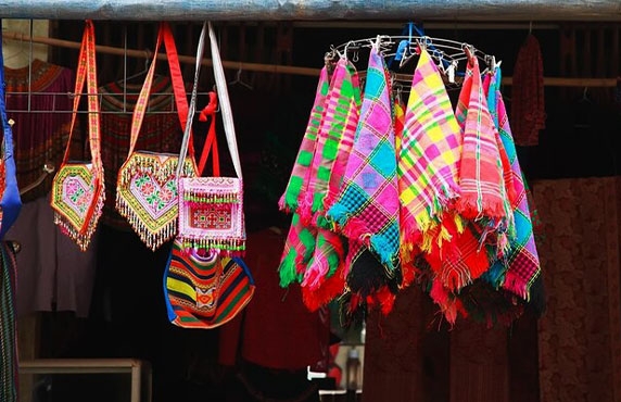 Visit Can Cau Market Si Ma Cai During Your Trekking Tour In Sapa Visit Can Cau Market Si Ma Cai During Your Trekking Tour In Sapa