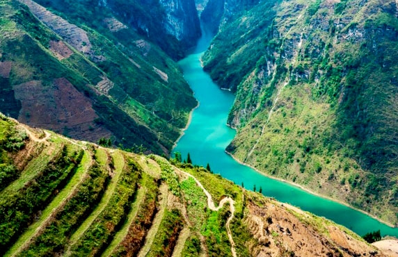 Exploring Nho Que River Ha Giang, Vietnam With Scenic River Boat Cruises Exploring Nho Que River Ha Giang, Vietnam With Scenic River Boat Cruises