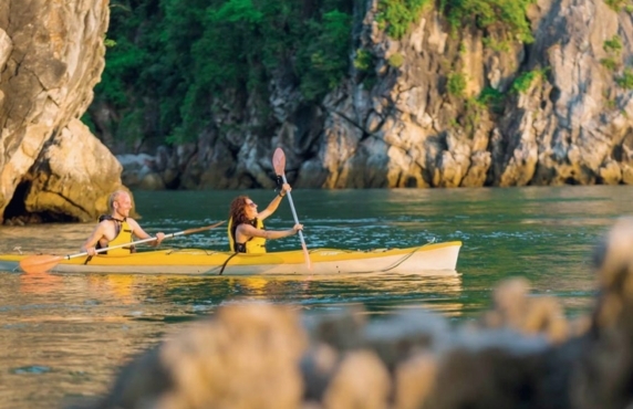 Review Of La Regina Royal Cruise 3-Star Halong Bay 2-Day Cruise Review Of La Regina Royal Cruise 3-Star Halong Bay 2-Day Cruise