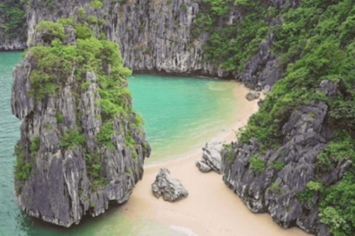 Halong Bay - Trinh Nu Cave - Ba Trai Dao (B,L,D)