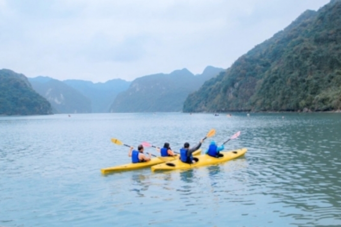 Viet Hai Village - Cat Ba Island - Ba Trai Dao ( Breakfast - Lunch - Dinner)