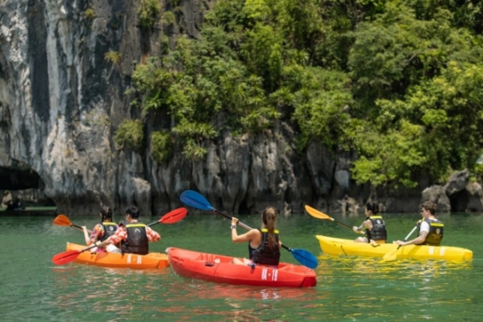 8- hour Day Tour : Hanoi - Halong International Port - Sung Sot Cave - Titov Island - Luon Cave