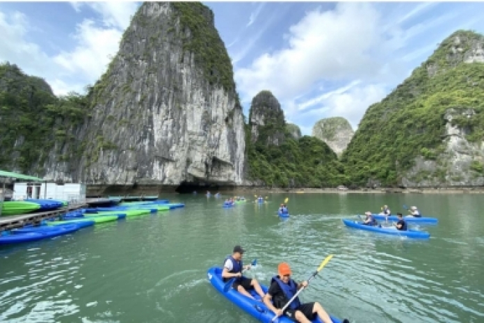 Tung Sau Area - Floating Village (B, L, D)