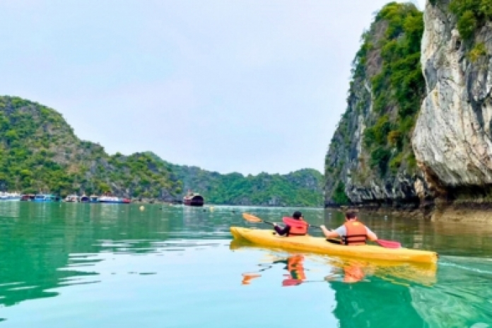 Halong Bay - Luon Cave - Hanoi (B, Brunch, -)