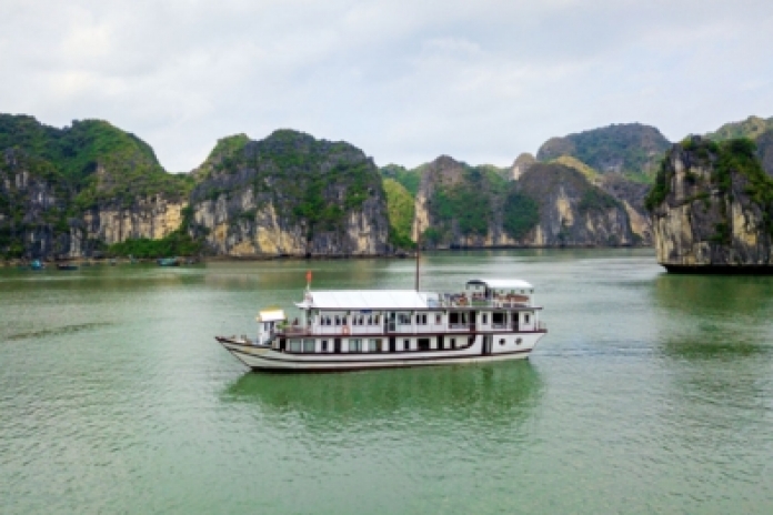 Hanoi - Halong Bay - Sung Sot Cave - Titop / Soi Sim Island (-,L,D)