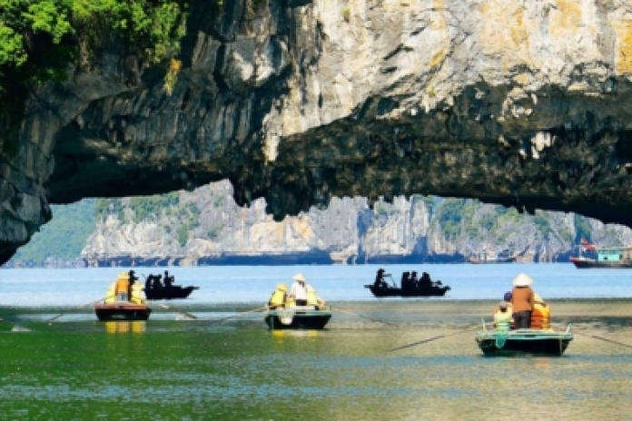 Lan Ha Bay - Dark and Bright Cave - Hanoi