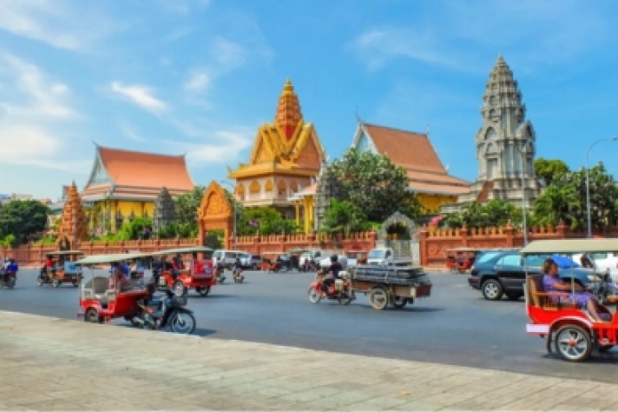 Phnom Penh – Oudong – Kampong Tralach (-,L,D)