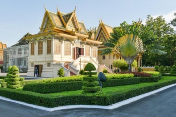 Tan Chau – Phnom Penh (B,L,D)