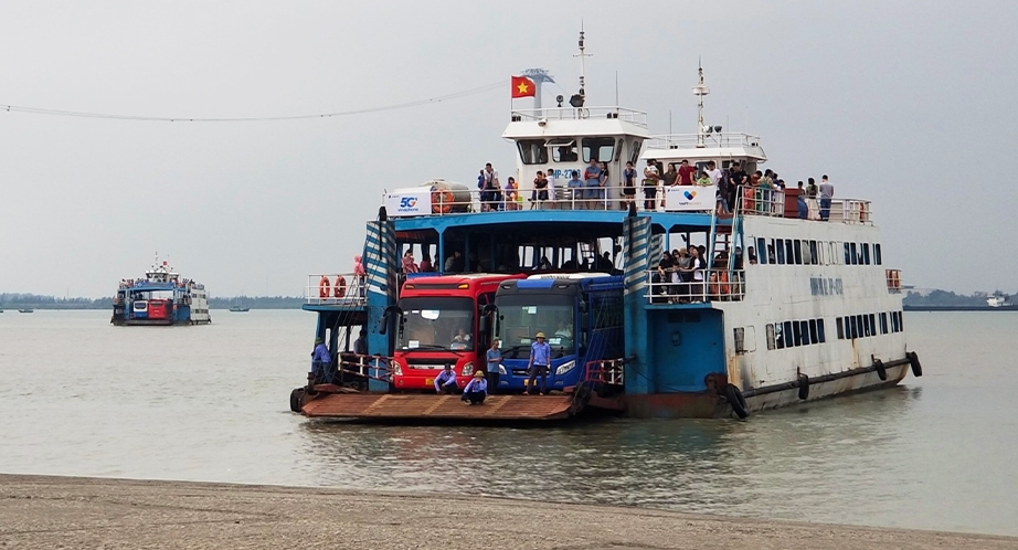 Ferry from Hai Phong to Cat Ba island