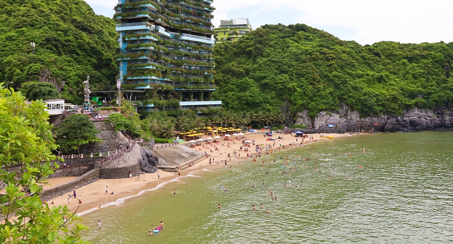 Cat Co 1 beach in Cat Ba island