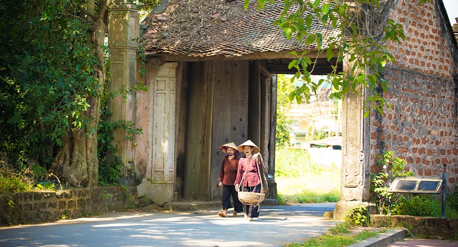 Duong Lam ancient village tour day trip