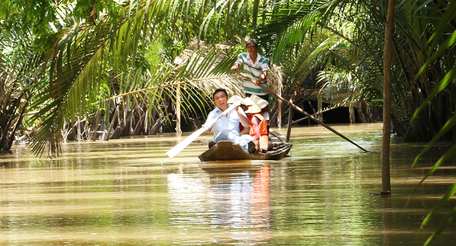 Sampan cruise in Cai Be