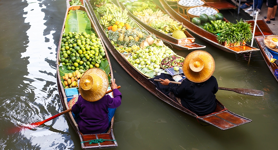 Damnoen Saduak floating market