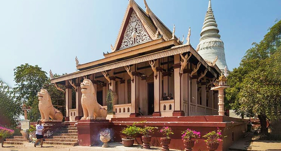 922-Wat-Phnom-1