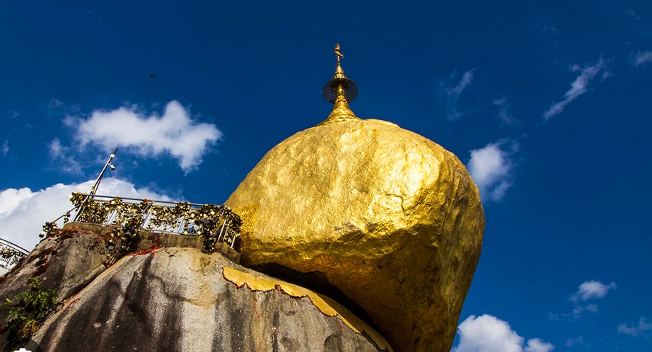 Golden Rock in Kyaiktiyo Pagoda