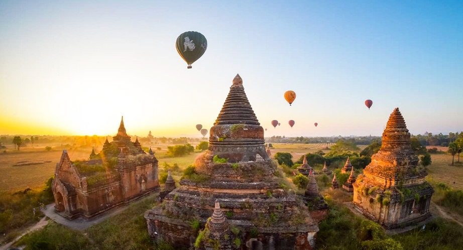 Balloon ride over Bagan, Myanmar