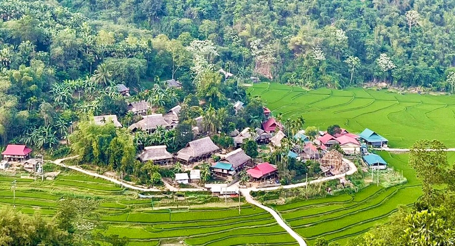 Kho Muong Village in Pu Luong