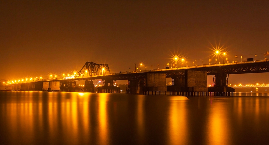 Long Bien Bridge built in 1902