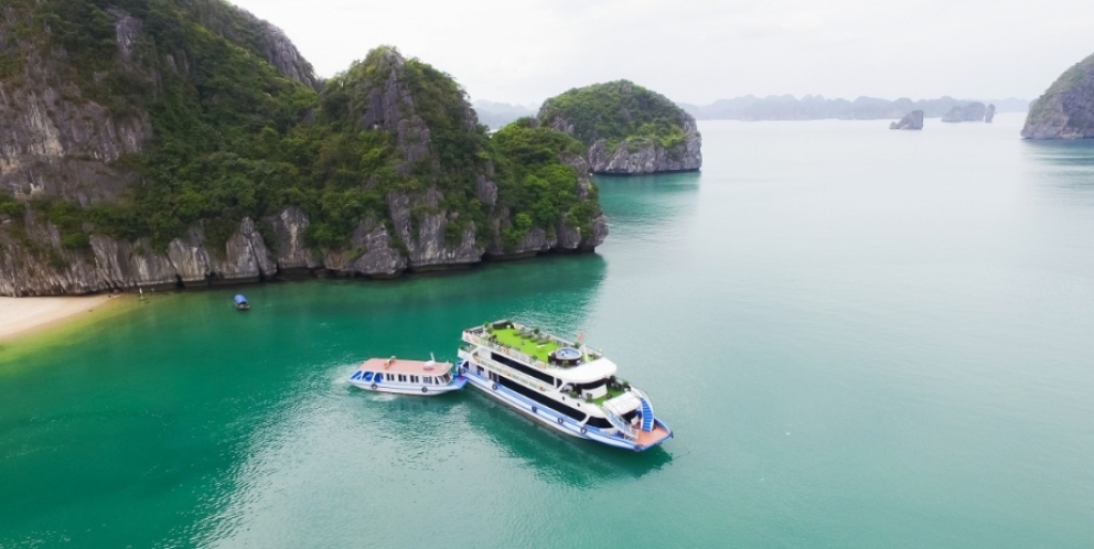 La Casta Daily cruise through Halong bay