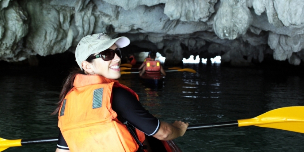 Visit Bai Tu Long Bay with Garden Bay Legend cruise 