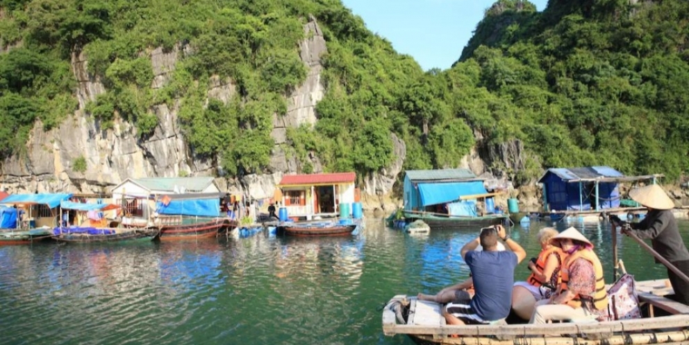 Cong Do area - Bai Tu Long Bay 