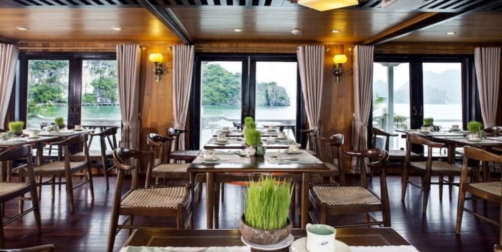 Traditional restaurant on boat 