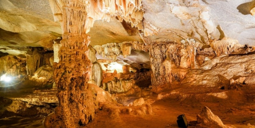 Thien Canh Son Cave 