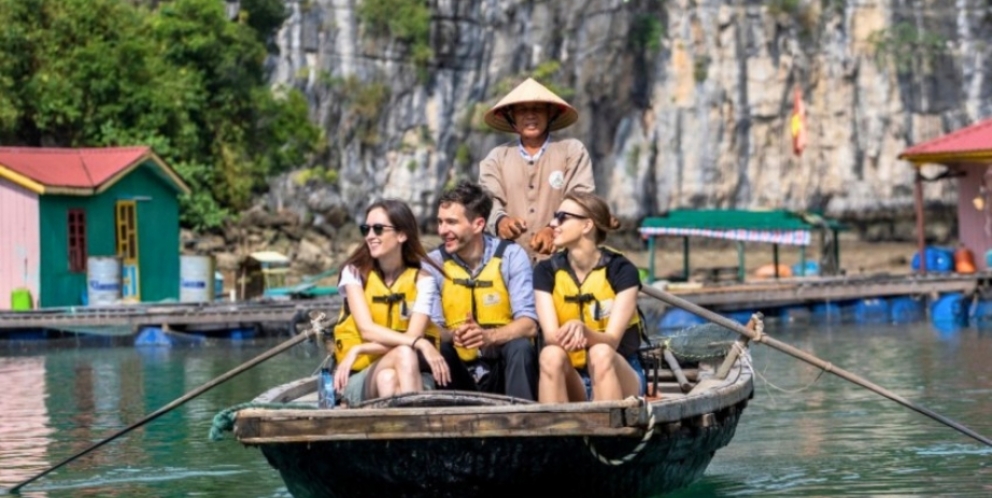 Bamboo boat to fishing village 