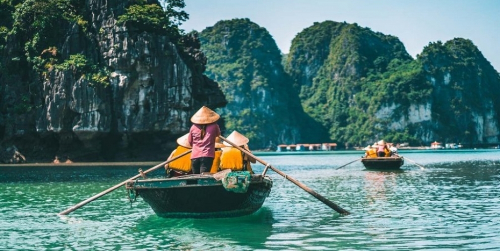 Kayak in Vung Vieng fishing village 