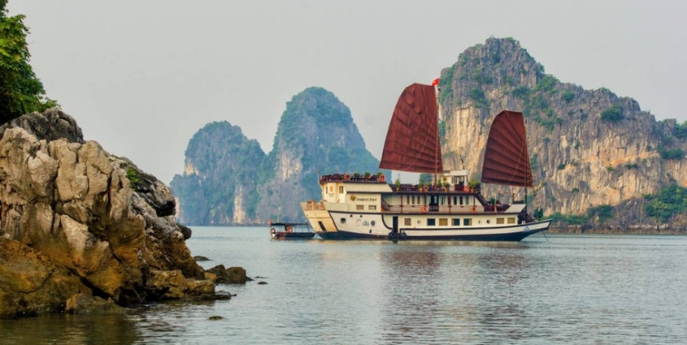 Dragon Pearl Indochina Junk sails through Bai Tu Long Bay