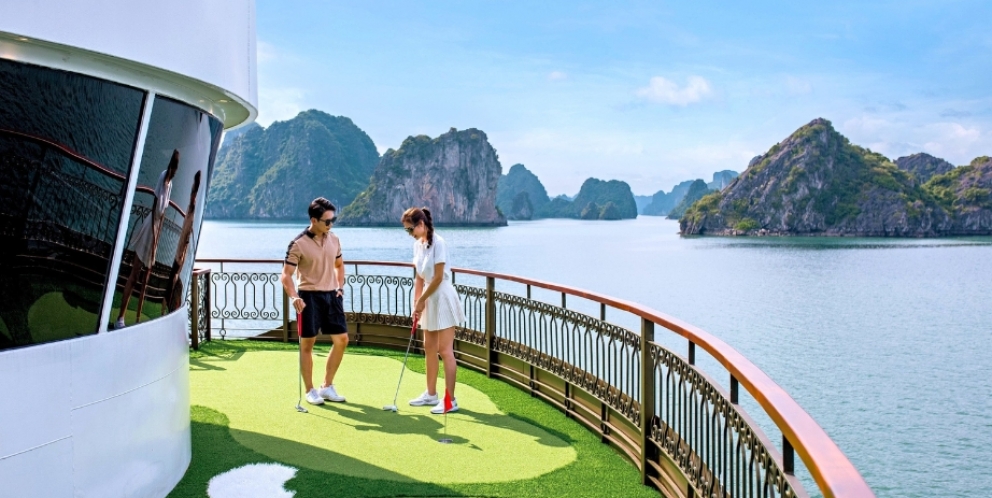 Mini golf cour onboard