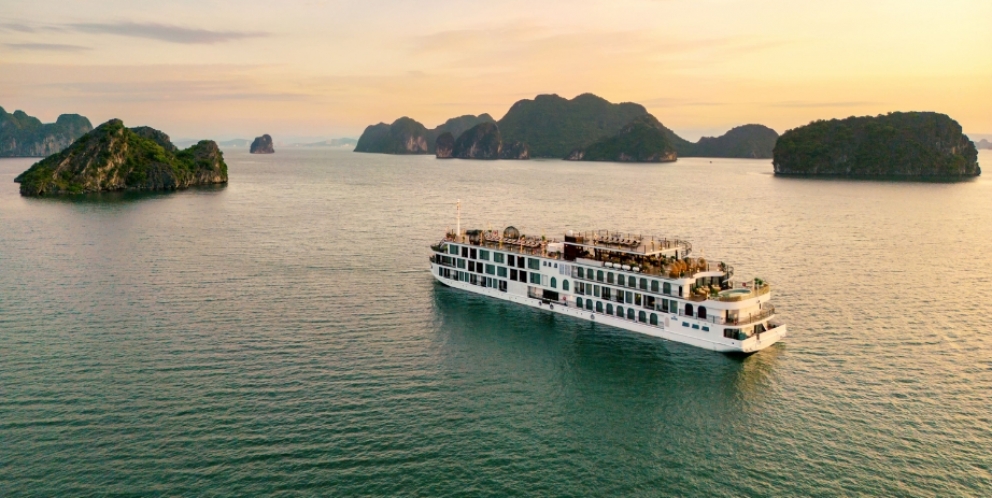 Indochine Premium cruise through Halong Bay 