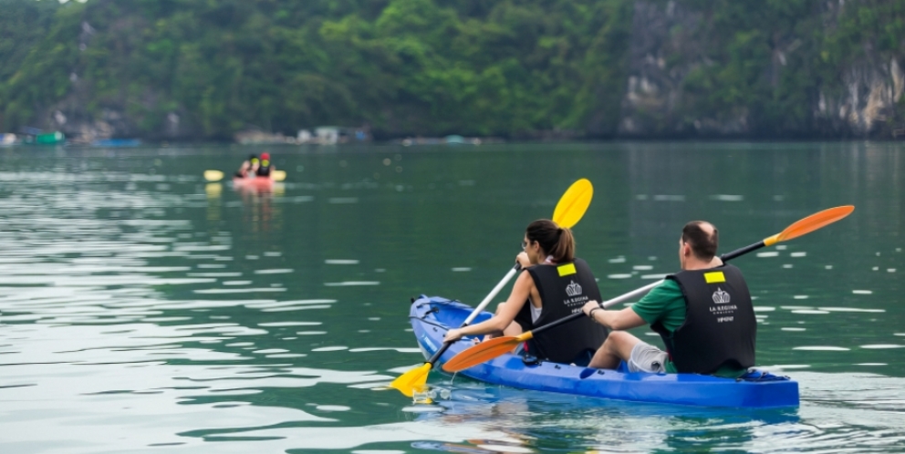 Kayak in Lan Ha Bay 