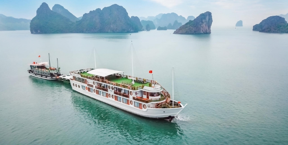 Calypso junk cruise in Lan Ha bay