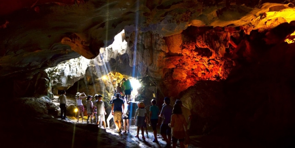 Explore Sung Sot cave