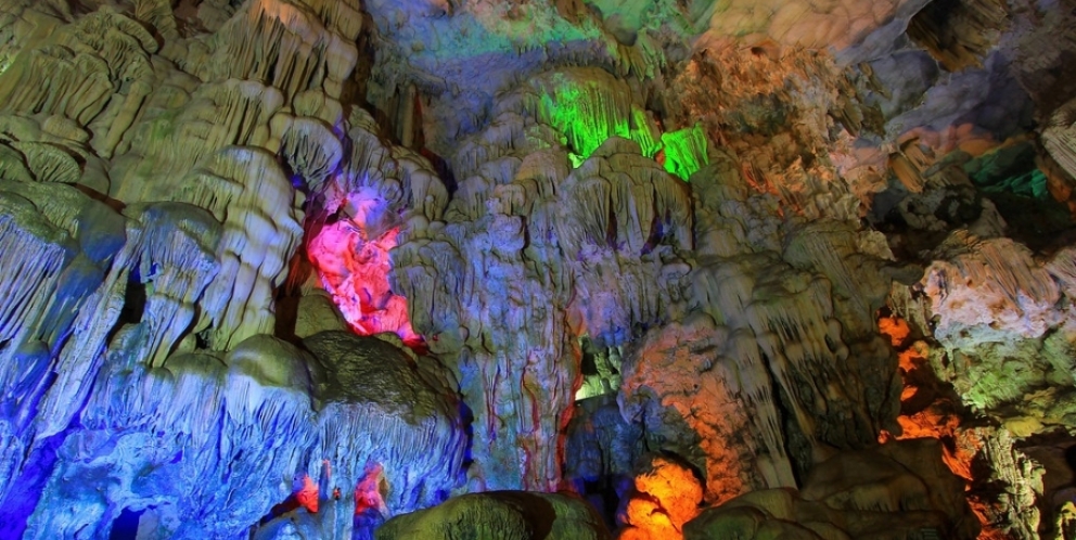 Colorful view in Thien Canh Son cave