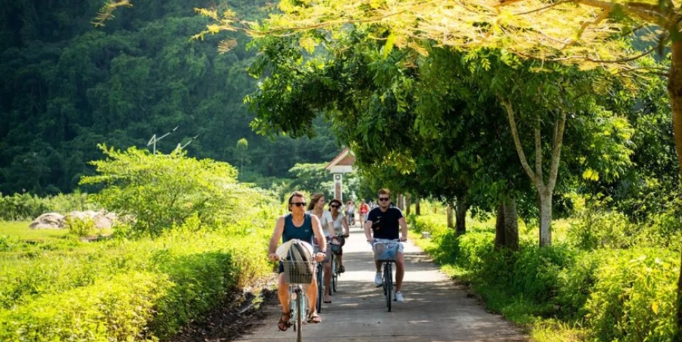 Cycling through Viet Hai village 