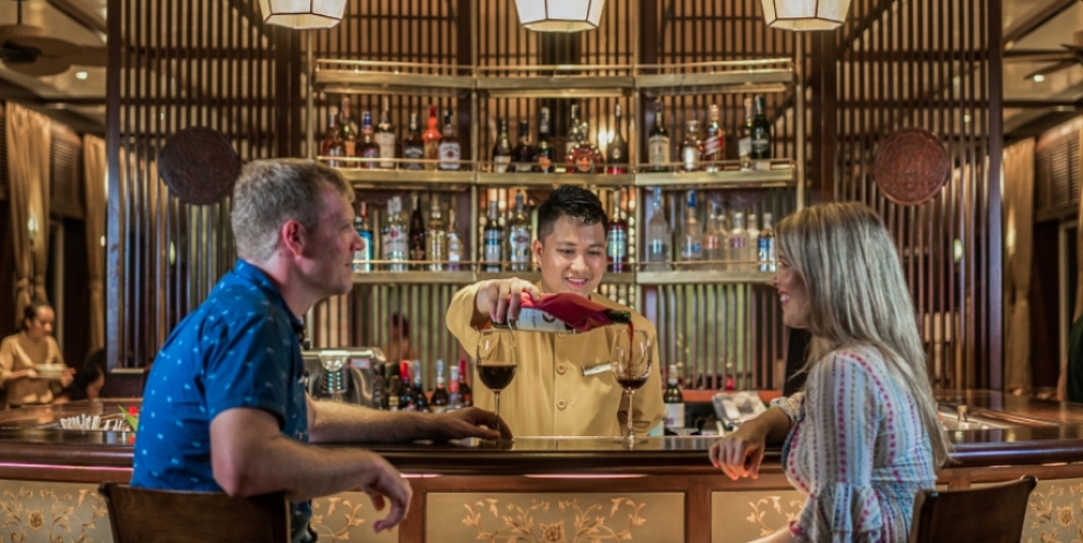 Enjoy cocktails 