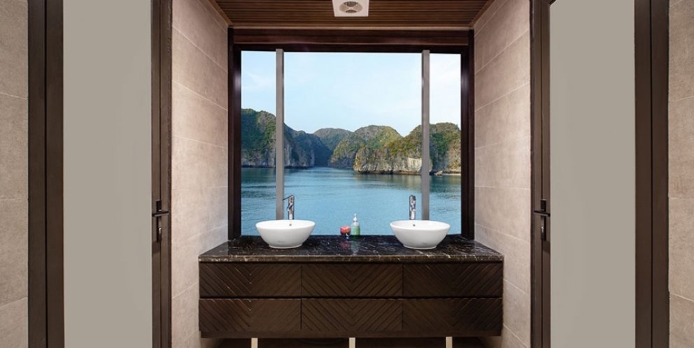 Bathroom with ocean view 