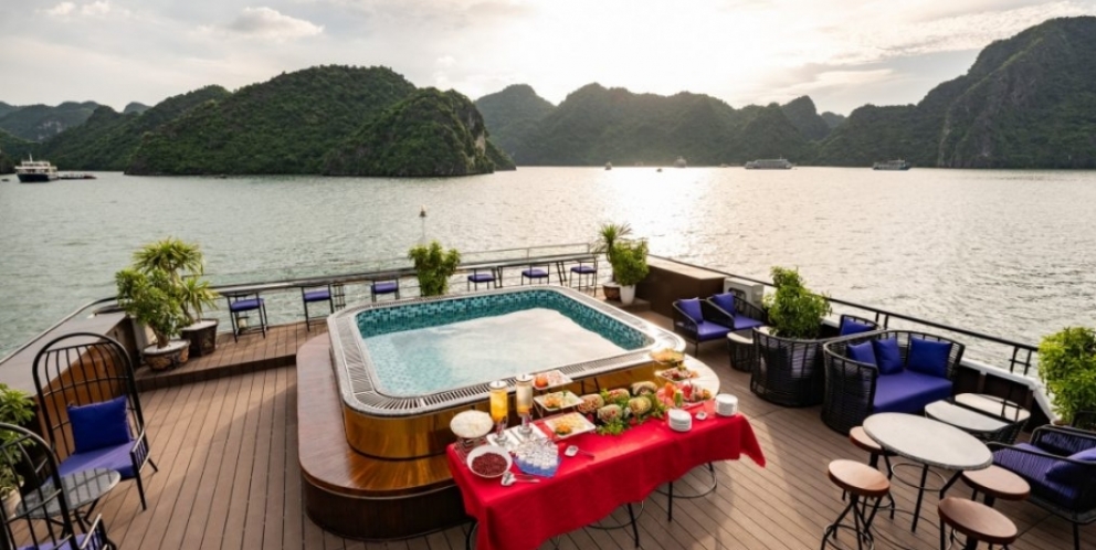 The outdoor space of La Casta boat HaLong 